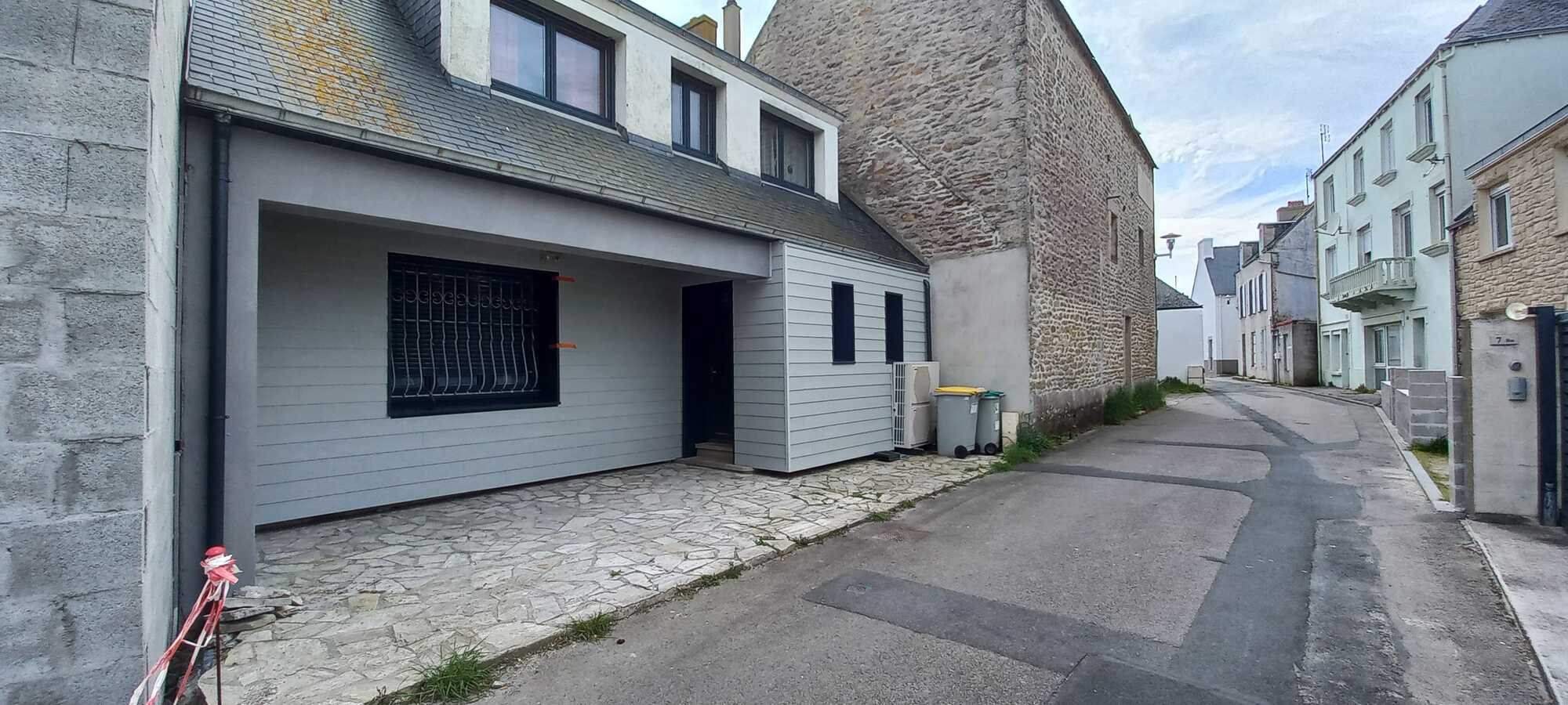 Bardage bois posé en finition d'isolation extérieure par SODIP au Guilvinec